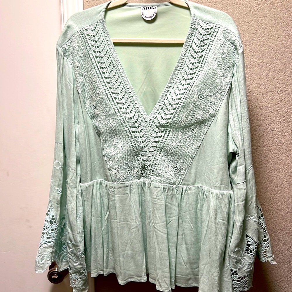 Arula Magdalen Top, size B